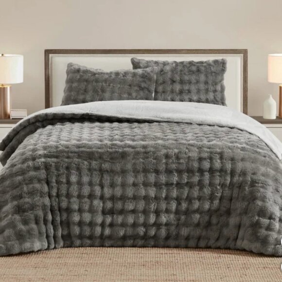 KING FRYE Classic 3-piece Faux Fur Luxury Comforter Set - Picture 1 of 7